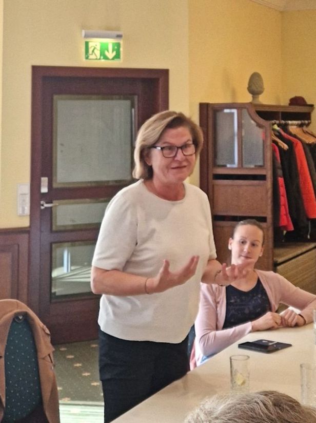 DIn allen Belangen überlegen - die Heimakteure aus Neuhaus