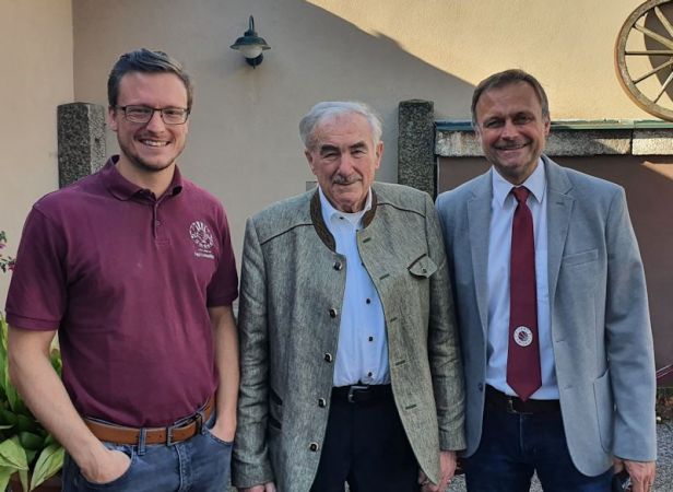 DIn allen Belangen überlegen - die Heimakteure aus Neuhaus