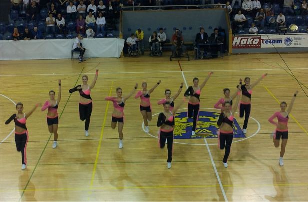 DIn allen Belangen überlegen - die Heimakteure aus Neuhaus