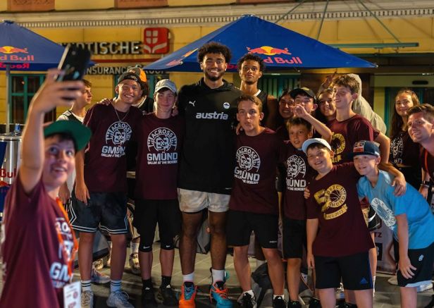 DIn allen Belangen überlegen - die Heimakteure aus Neuhaus