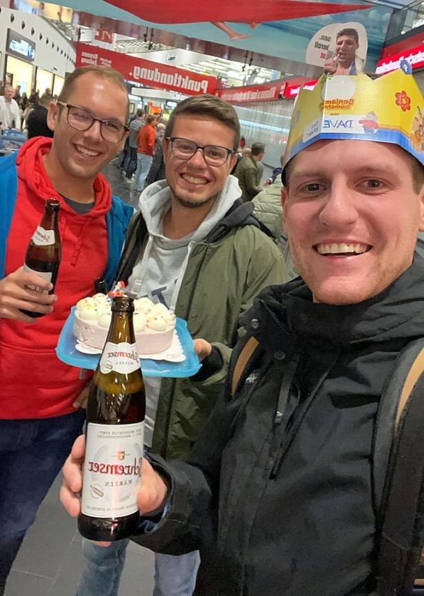 David Graf am Flughafen überrascht