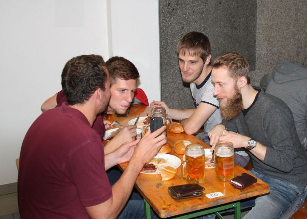 DIn allen Belangen überlegen - die Heimakteure aus Neuhaus