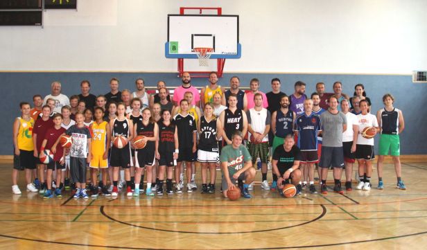 DIn allen Belangen überlegen - die Heimakteure aus Neuhaus