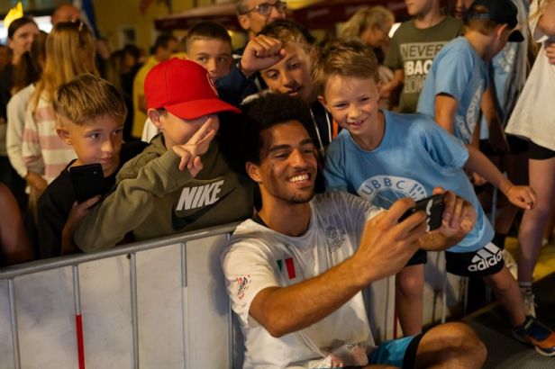 DIn allen Belangen überlegen - die Heimakteure aus Neuhaus