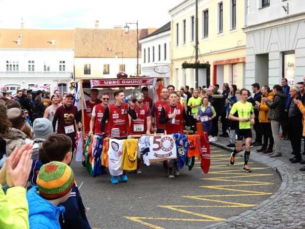 DIn allen Belangen überlegen - die Heimakteure aus Neuhaus