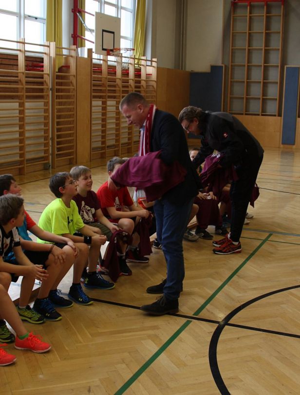 DIn allen Belangen überlegen - die Heimakteure aus Neuhaus