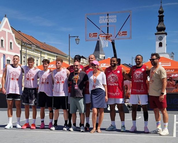 Gmünder Team eröffnet das Turnier gegen die Europameister