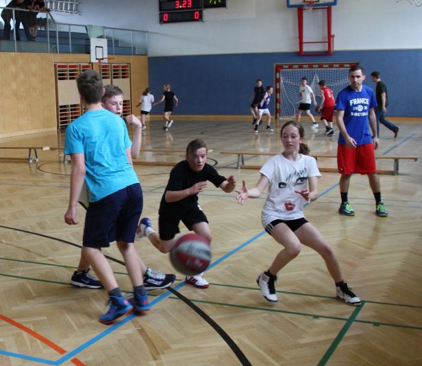 DIn allen Belangen überlegen - die Heimakteure aus Neuhaus