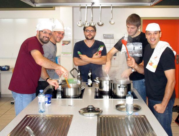 DIn allen Belangen überlegen - die Heimakteure aus Neuhaus