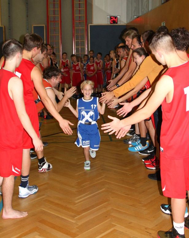 UBBC Saisoneröffnung - der Mannschafteinlauf der U12