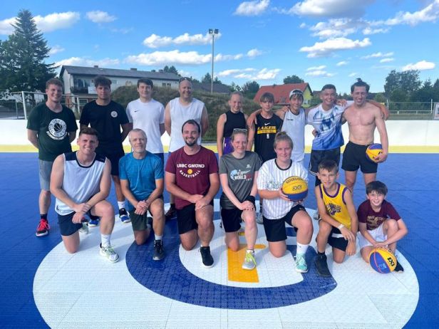 DIn allen Belangen überlegen - die Heimakteure aus Neuhaus