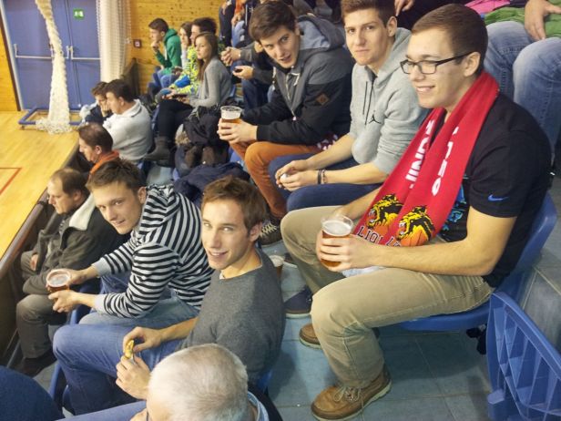 DIn allen Belangen überlegen - die Heimakteure aus Neuhaus